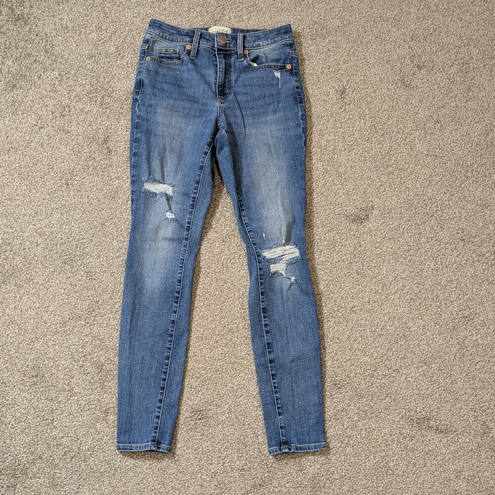 UNIVERSAL THREAD Blue Denim High Rise Distressed Skinny Jeans; Size 0/25R